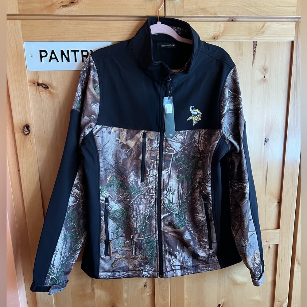 Dunbrooke men’s size large jacket